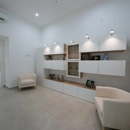 Gramsci Luxury By Dimorra *
